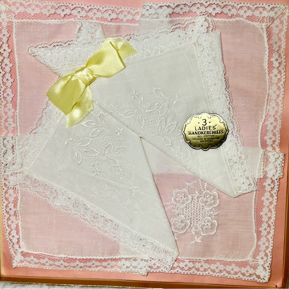 Vintage Ladies Cotton Handkerchiefs 3 Hankies White Embroidered Lace Edges NEW - Picture 4 of 6